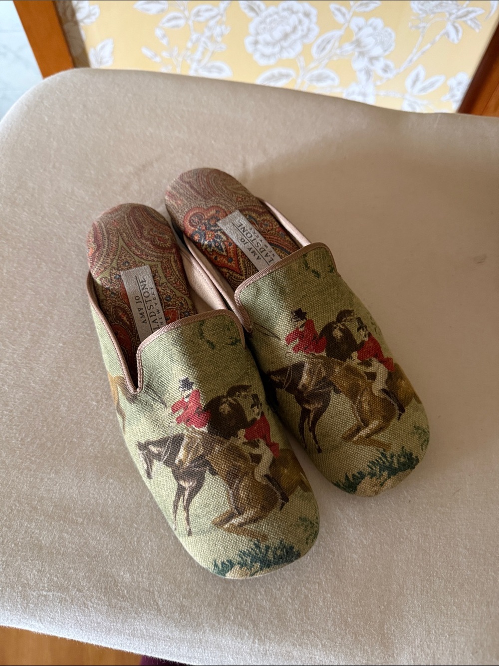 Equestrian Tapestry Slip-On Mules in Green